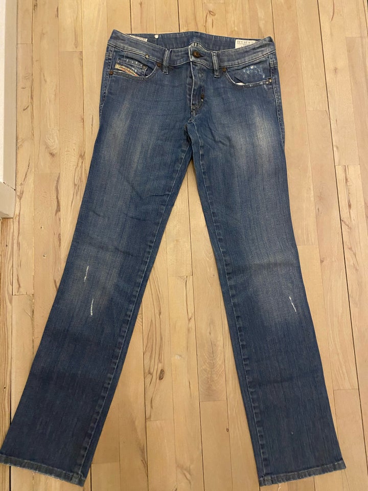 Jeans, Diesel, str. 29