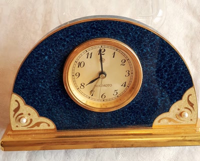 Bordur, Mikimoto International, Mikimoto International Table Watch. 
Art Deco Vintage Blue Enamel, P