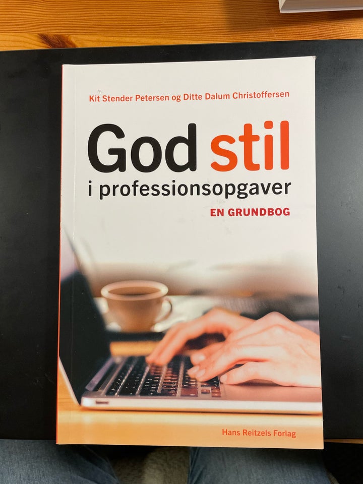 God stil i professionsopgaver - en grundbog, Kit Stender