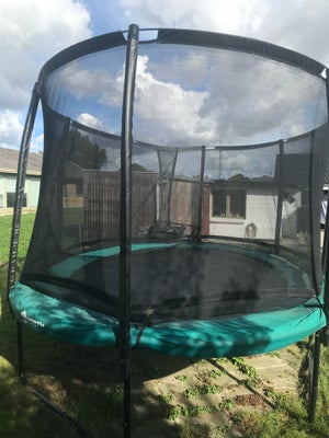 Trampolin, Trampolin oval ca. 5•3 meter. Super god, børnene er desværre vokset fra den, så nu skal d