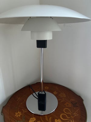 Lampe, Louis Poulsen, PH 4/3 metal bordlampe. I stykker ved det sorte plast ved foden.