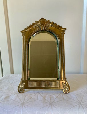 Gammelt messing spejl, Smukt messing bordspejl, med facetslebet glas, fra 1940/1950’erne.
Købt hos k