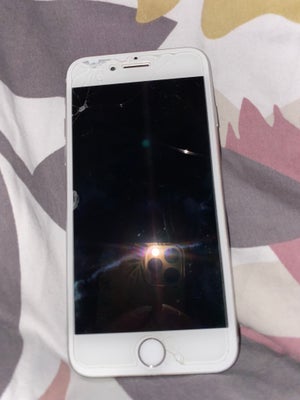 iPhone 8, 64 GB, grå, God, Kun brustegn i panserglas 
Cover medfølger 
64 gb 
83 batteri 