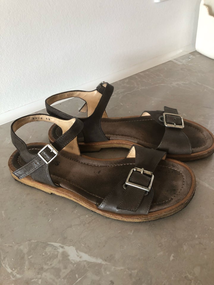 Sandaler, str. 40, Angulus