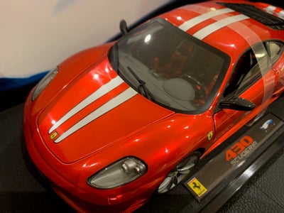 Modelbil, skala 1:18, 
Ferrari 430 SCUDERIA
Årg: 2007
Produkt: Hot Wheels Elite
Bilen er i meget pæn