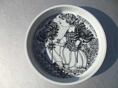 Porcelæn, FAD NR. 3030-1323, BJØRN WIINBLAD, BJØRN WIINBLAD FAD NR. 3030-1323.
Ø. 27 CM. H. 5 CM. UD