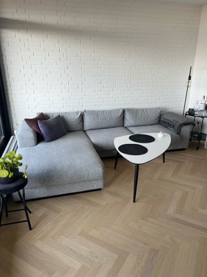 Sofa, stof, Bolia, Super fin Bolia Sepia 3-personers sofa med chaiselong (venstre vendt) i grå.

Bre