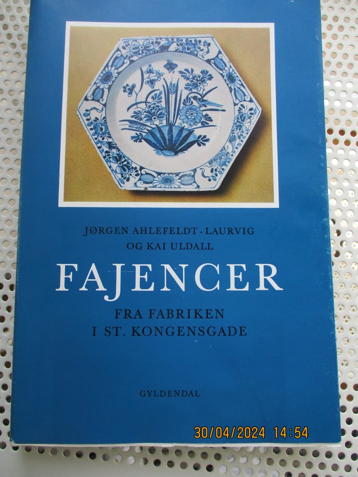 FAJANCER FRA FABRIKKEN I STORE KONGENSGADE, JØRGEN