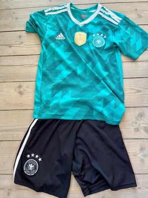 Fodboldsæt, Tyskland fodboldtrøje, str. 152, Tyskland fodboldtrøje i str. 152 med Toni Kroos på rygg