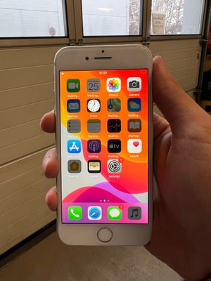 iPhone 7, 32 GB, Super fin iphone 7 sælges med 32
Telefonen er i fuld funktionsdygtig skærm og har e