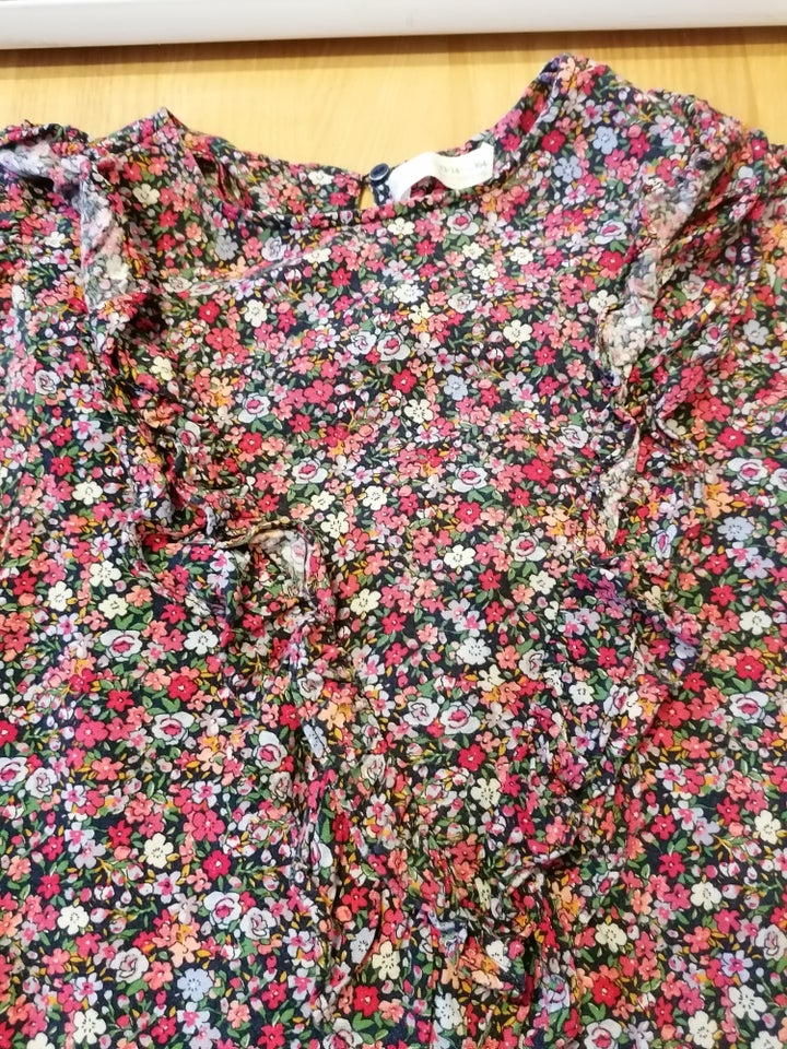 Bluse, Bluse med flæser og blomster, Zara