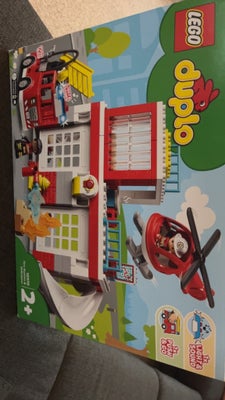 Lego Duplo, Lego duplo 2+ brandstation og helikopter. 
Uåbnet æske, sælges da mine børn ikke interes