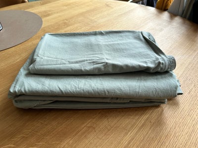 Sengetøj, Jysk, Grønt sengetøj bestående af 1 pudebetræk og 1 dynebetræk.

Kan afhentes på Nørrebro,