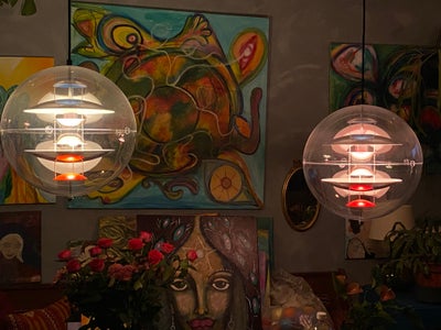 Verner Panton, VP Globe 40 , loftslampe, VP Globe 40 i dia.
2 stk.sælges der er på begge lamper røge
