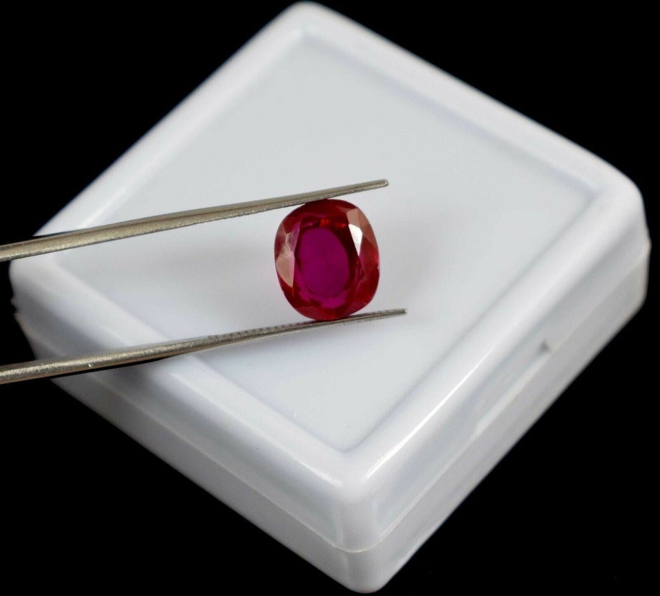 Andet smykke, ædelsten, Oval Cut Burma Ruby 6.25 Ct 100%