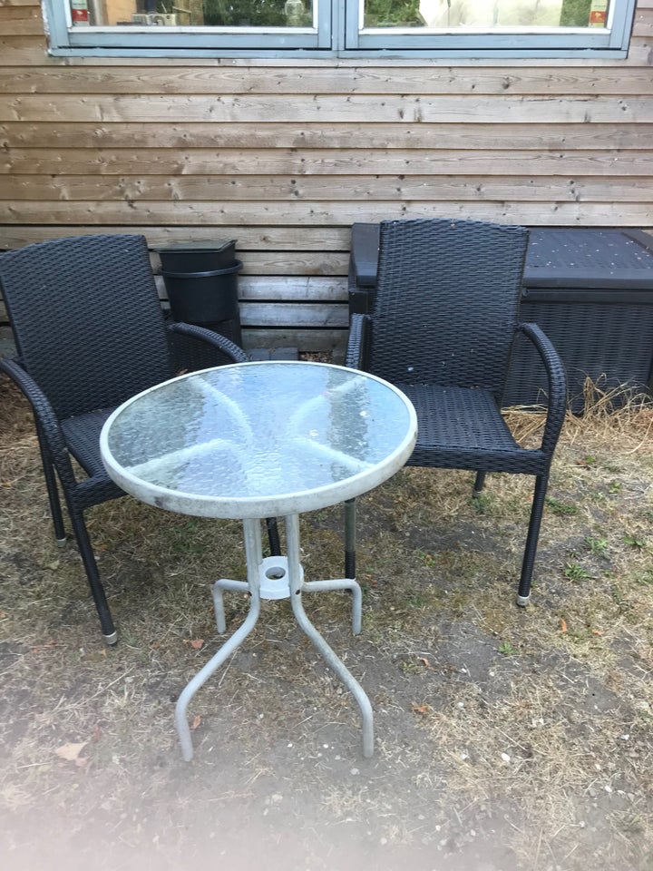 Poundstretcher discount bistro set