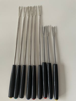 9 stk fondue gafler, Fondue gafler med forskellige farvet ender.
3 stk som er 17,5cm
6 stk som er 21