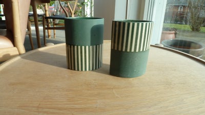 Keramik, Vaser, Lene Dahl, 2 meget fine keramikvaser af den kendte kunstner Lene Dahl.
13,5 cm høje
