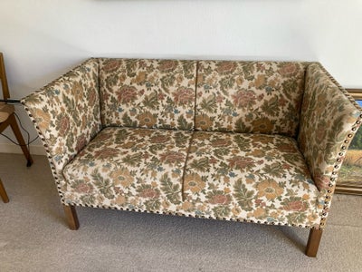 Sofa, 2 pers., Pæn topersoners sofa meget velholdt
135 cm bred og 65 cm dyb 