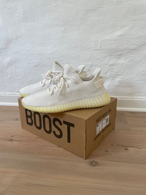 Sneakers, Yeezy Boost 350 V2, str. 46, Sælger mine Yeezy Boost 350 V2 i farven ‘Triple White’. Skoen