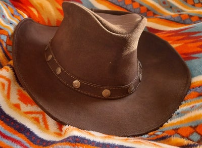 Hat, Minnetonka, str. L,  Brun,  Ruskind ,  Næsten som ny, Cowboy Hat The Concho Hat
Aldrig brugt 