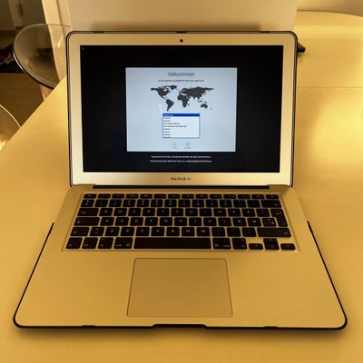 MacBook Air, 13" A1466 (medio 2012)
1,8 GHz dual-core Intel Core i5 (Boost 2,8 GHz)
128 GB FLash-lag