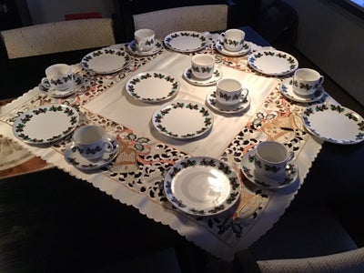 Porcelæn Jule Kaffestel Julestel med kristtjørn, Gaveide : Mrk. Luciano 8 sæt Ældre Retro kopper, un