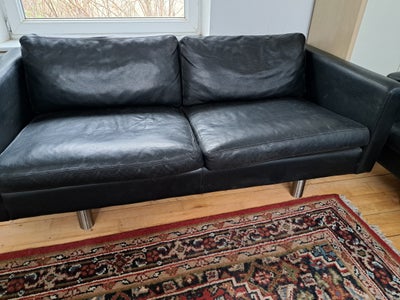 Sofa, læder, 2 pers., En 2 pers. (170 cm). Den er 82 cm dyb. I god stand. Ingen synlige fejl. Den st