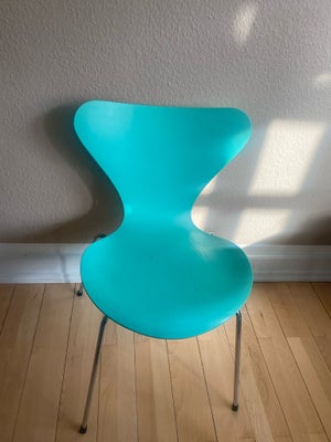 Arne Jacobsen, Arne Jacobsen 7 stol, Arne Jacobsen syverstol. 

Bør primært bruges som pyntestol, da