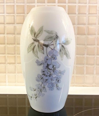 Porcelæn, Vase, Bing og Grøndahl, Flot Bing og Grøndahl vase med blåregn 18 cm nr 5251 fast pris 250