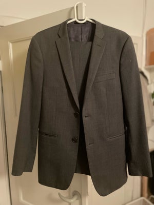Jakkesæt, Hugo Boss, str. M, Koksgråt jakke, bukser og incl hvid skjorte 
