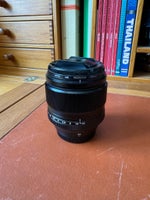 Fixed lens, Fuji, 56mm f1,2