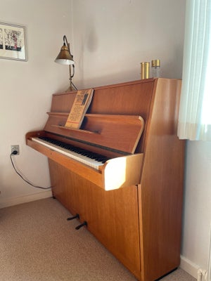 Klaver, Rönisch, Pænt, vedligeholdt klaver sælges med justerbar taburet. Se billeder. Modtager gerne
