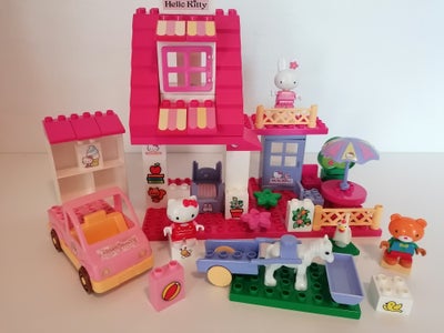 Hello Kitty, Med forskellige klodser og figurer som vist på billedet

