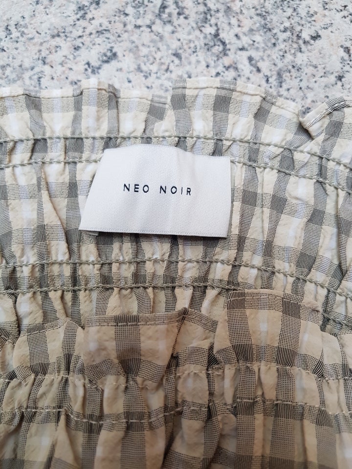 Bluse, Neo noir, str. 36