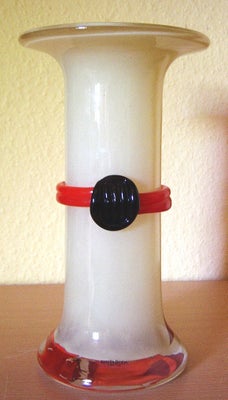 Glas, Skulpturel glasvase - signeret k. Engman, Kosta Boda, Kosta Boda vase i glas h: 25 cm. Håndlav