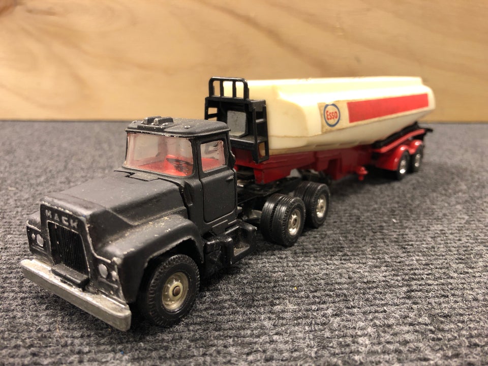 Virginia Major Mack Truck, Corgi Major