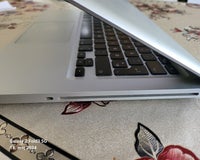 MacBook Pro, 2 GB ram, 10 GB harddisk