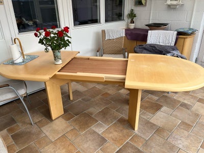 Skovby, bord, SM14, Skovby Møbelfabrik, model SM14.

Bordet måler 175x100cm, og kan forlænges med to
