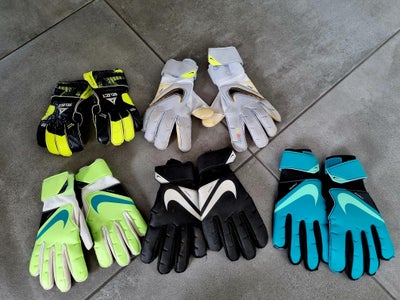 Andet, Målmandshandsker, Nike, str. Forskellige, Select str 3 50 kr
Gul nike str 5 100 kr
Øvrige par