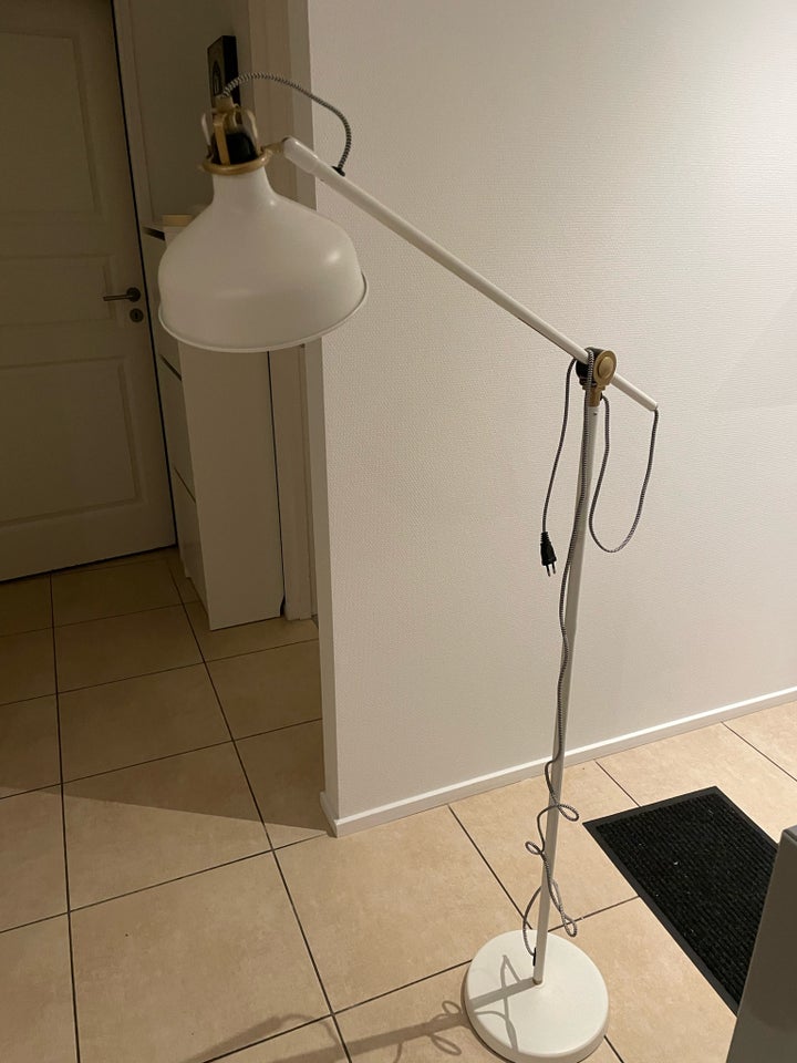 Gulvlampe, ikea