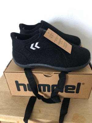 Hjemmesko, str. 30, Hummel, unisex, Helt nye Hummel uld sutsko i str. 30.
Nypris kr. 250.
Jeg sælger