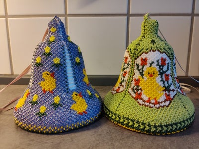 Perleklokker, Perleklokke stor model til ophæng i grønlandske perler
Måler ca 16 cm

...pr stk  200 
