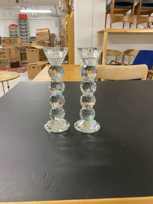 Glas, Lysestager, 20 cm højde og 6 cm diameter. Sælges samlet for 300 kr. 

Søgeord:
Krystal lysesta