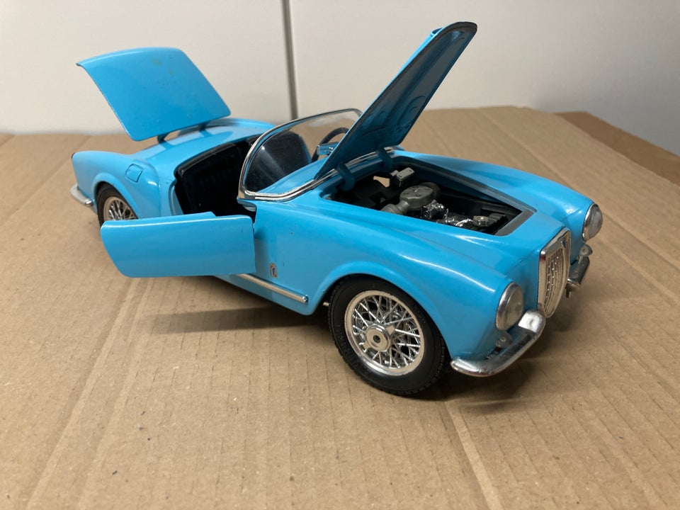 Modelbil, Lancia Aurelia B24 Spider 1955 1:18, skala 1:18