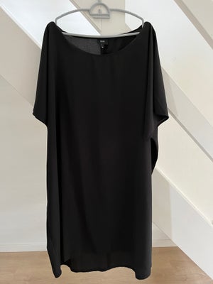 Anden kjole, Zizzi, str. XL,  Sort,  100 % polyester,  Næsten som ny, Lækker tynd kjole fra zizzi me