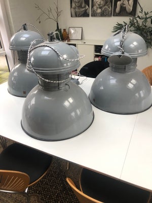 Anden loftslampe, 3 flotte industri lamper fra HKLiving.
Sælges for 800 kr. pr. stk.