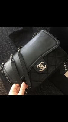 Crossbody, Chanel, læder, Black Quilted Iridescent Calfskin Leather In-the-Mix Flap Bag. 
Fra 2011
K