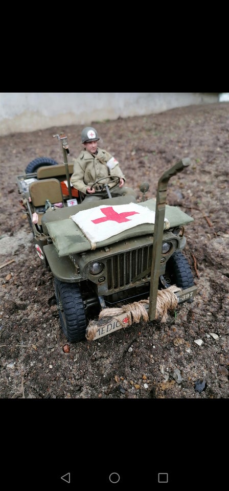 Fjernstyret bil, Rochobby Medic Jeep, skala 1/12