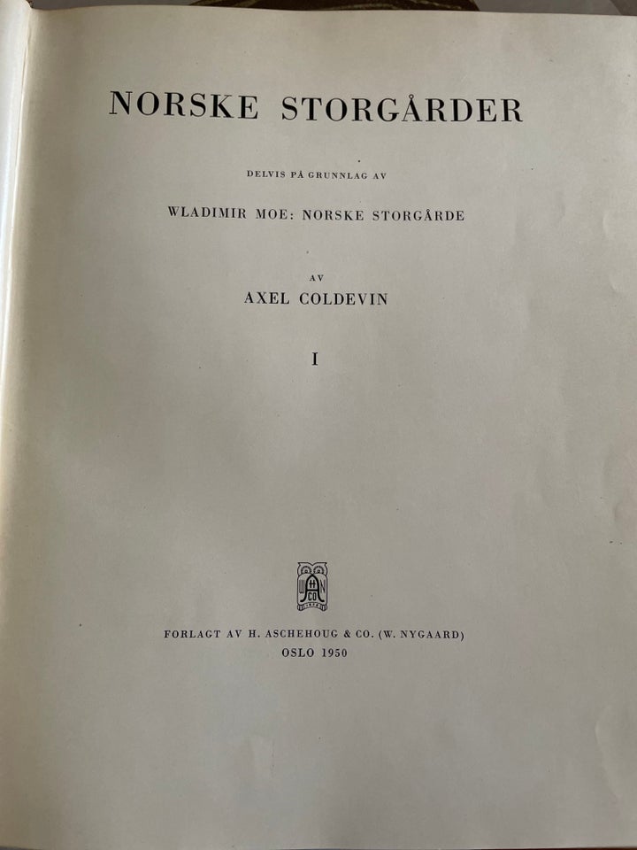 Norske storgårder, Axel Coldevin, emne: kunst og kultur